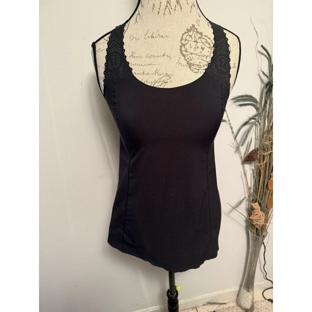 Lululemon Run a Marathon Singlet in Black Size‎ 6